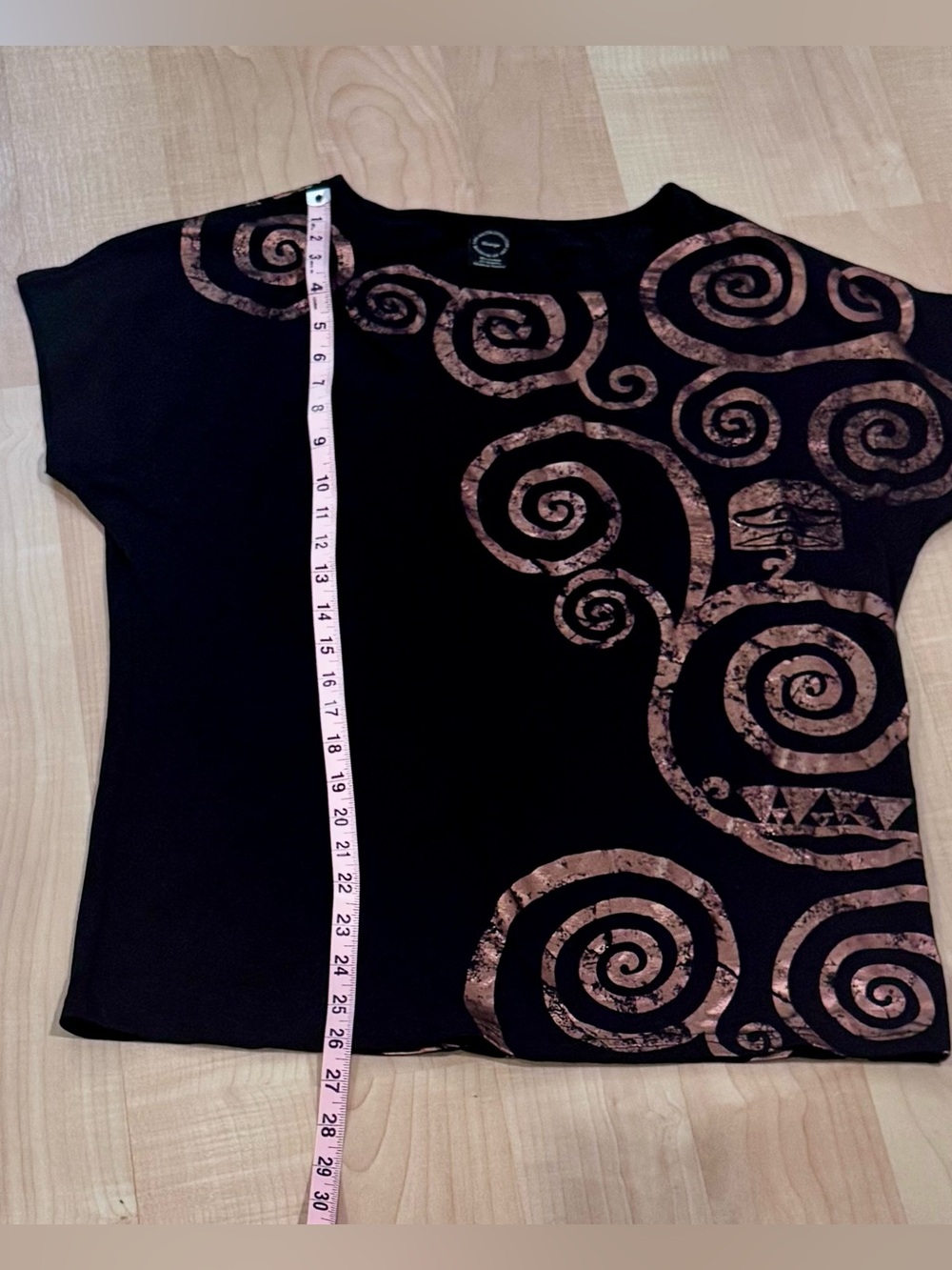 Gustav Klimt-inspired black tee with copper swirls (XL) - Picture 4 of 11